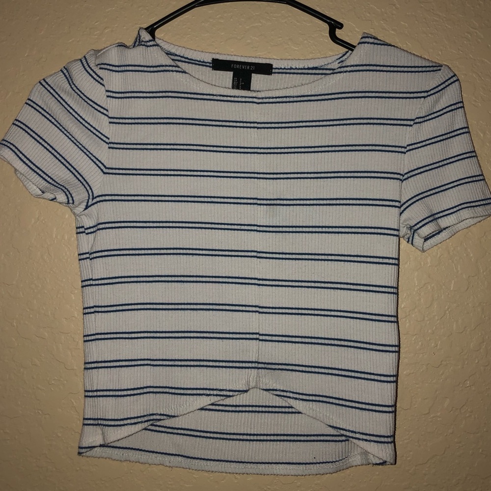 FOREVER 21 super cute and comfy striped crop top - Picture 1 of 3